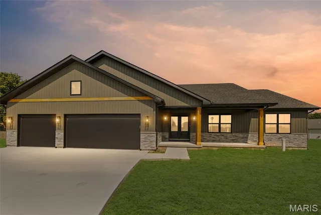 $459,900 | 162 Gabrielle Circle, Bethalto, IL 62010