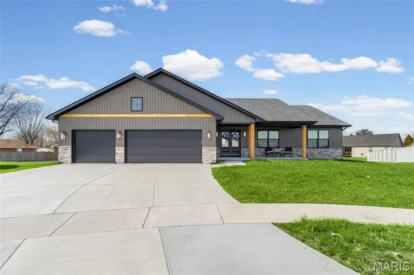 $459,900 | 162 Gabrielle Circle, Bethalto, IL 62010