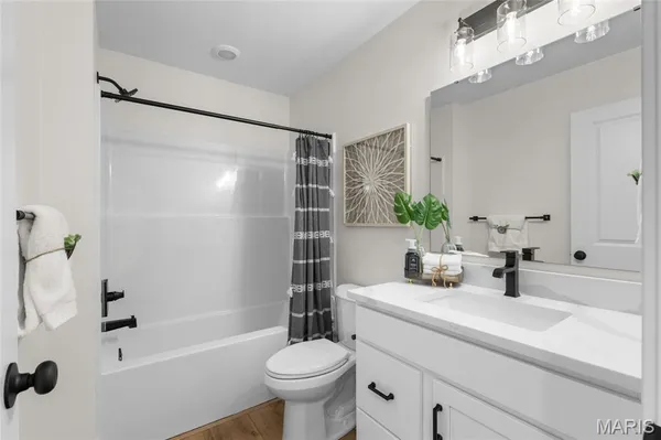 $459,900 | 162 Gabrielle Circle, Bethalto, IL 62010