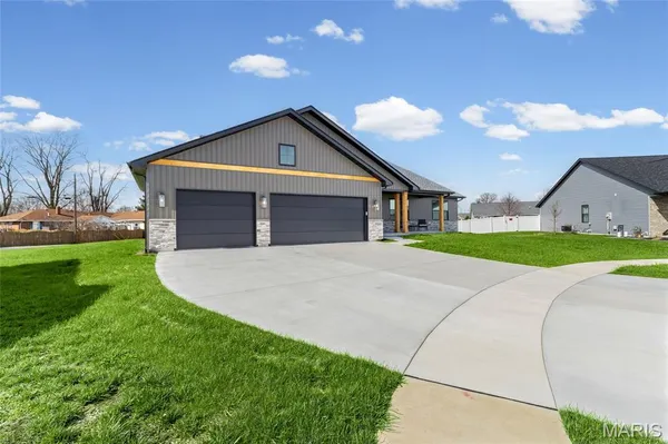 $459,900 | 162 Gabrielle Circle, Bethalto, IL 62010