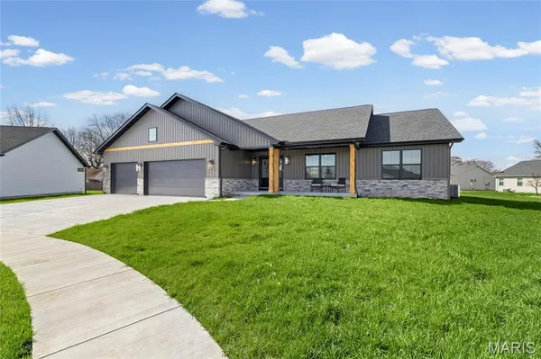 $459,900 | 162 Gabrielle Circle, Bethalto, IL 62010