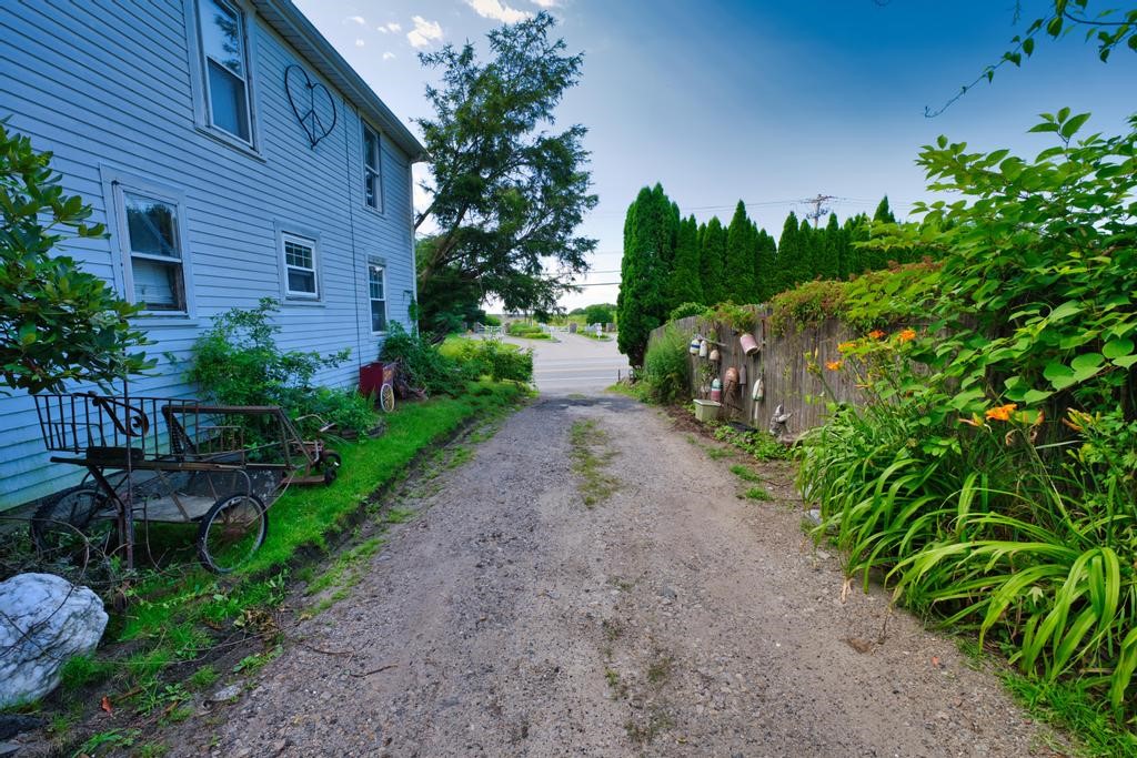 898 Main Road Tiverton, RI 02878 - Photo 9 of 36 Gallery Image 9