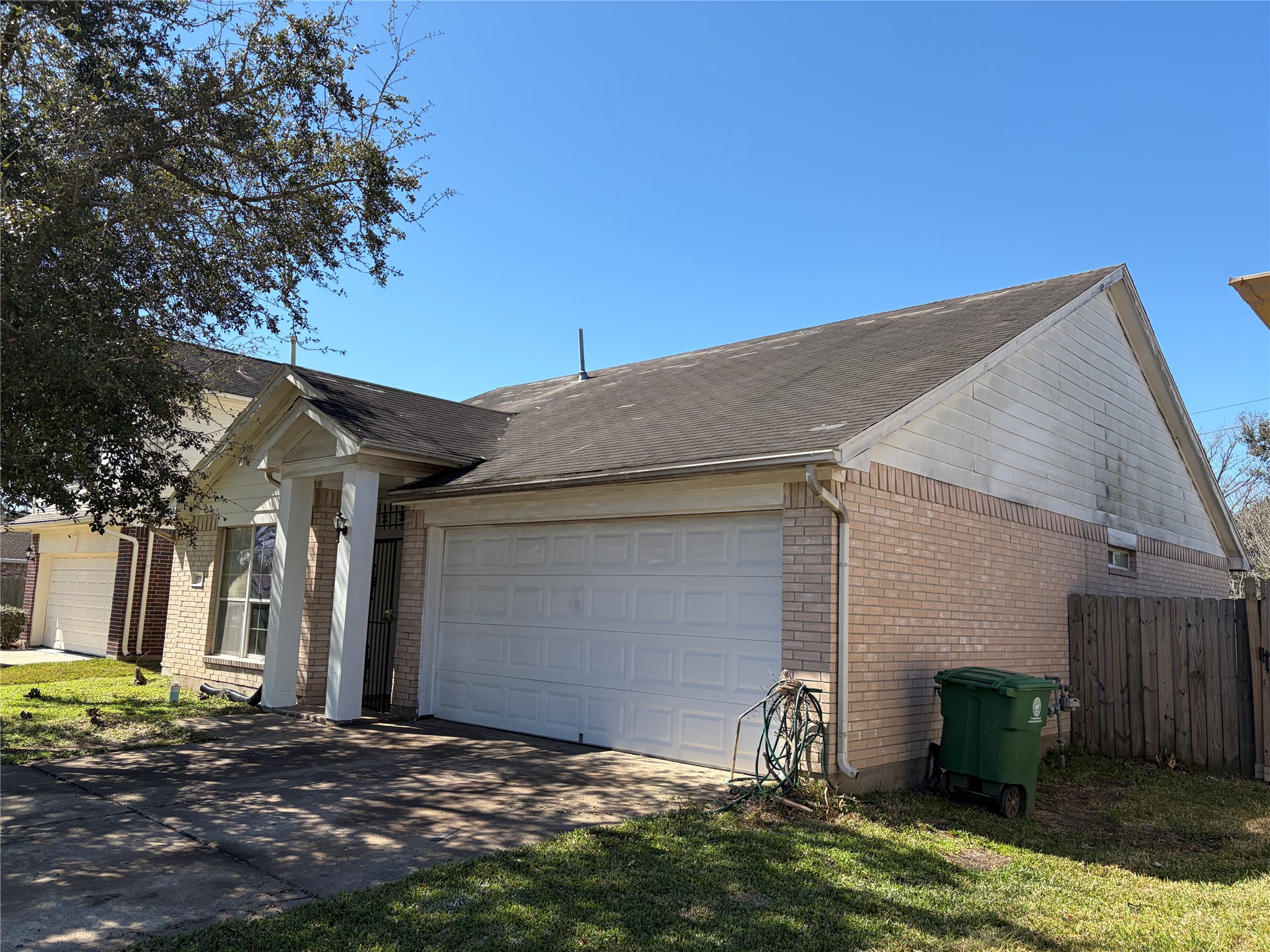 15738 Boonridge Road Houston, TX 77053 - Photo 2 of 22 a backyard of a house