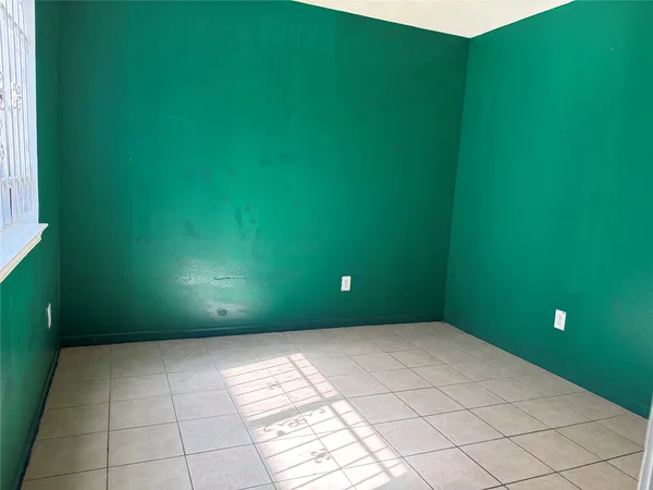 a view of a yard with an empty space