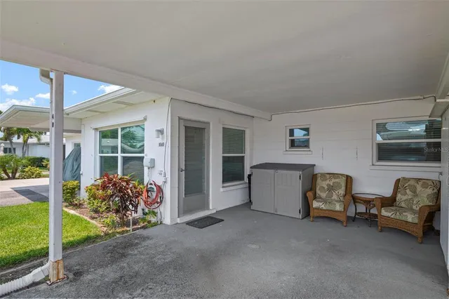 a view of livingroom with furniture