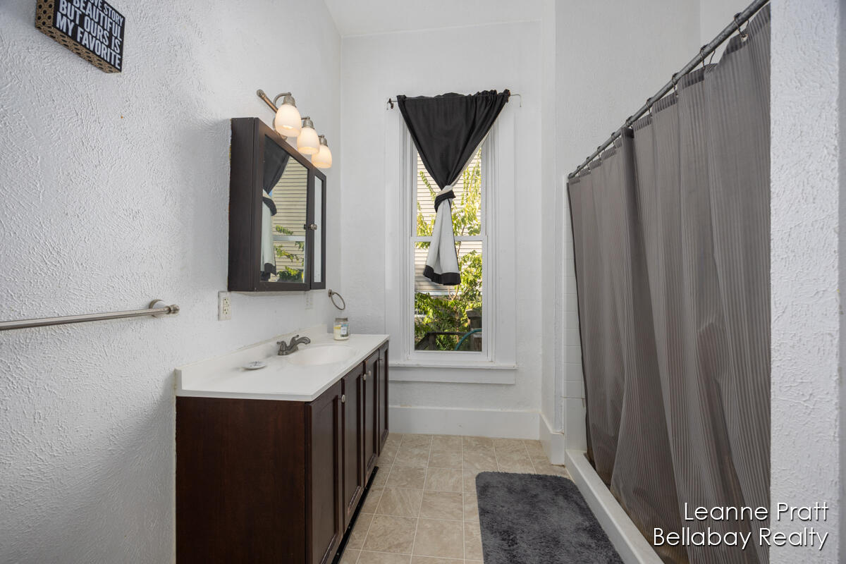 217 Dye Street Ionia, MI 48846 - Photo 10 of 19 IMG_1006