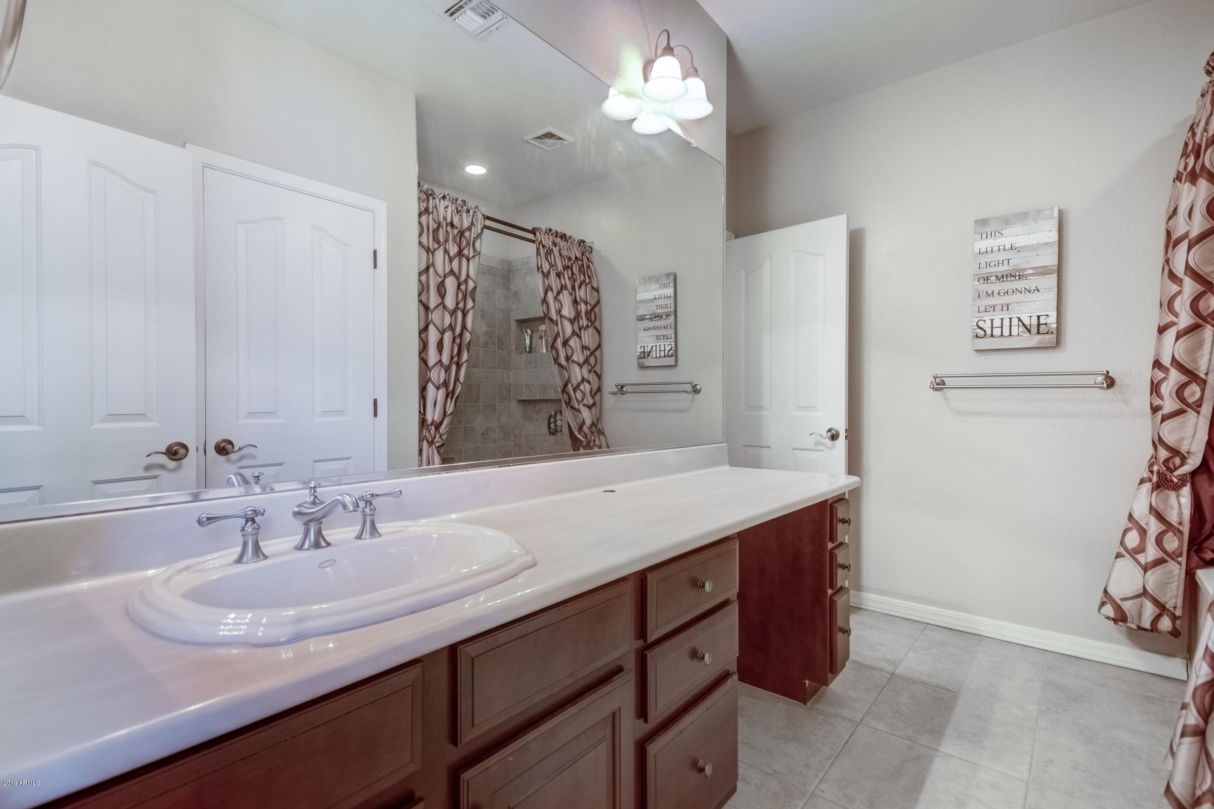 4324 East Reins Road Gilbert, AZ 85297 - Photo 22 of 33 Jack & Jill Bath