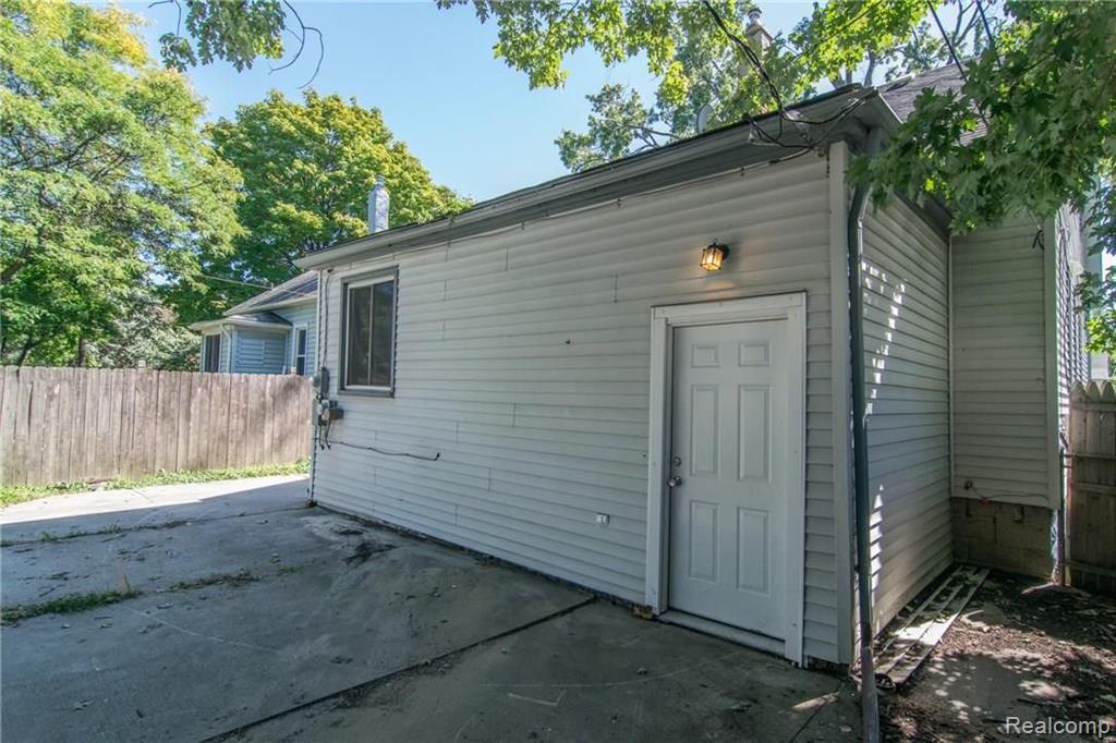 8183 Central Street Center Line, MI 48015 - Photo 33 of 35