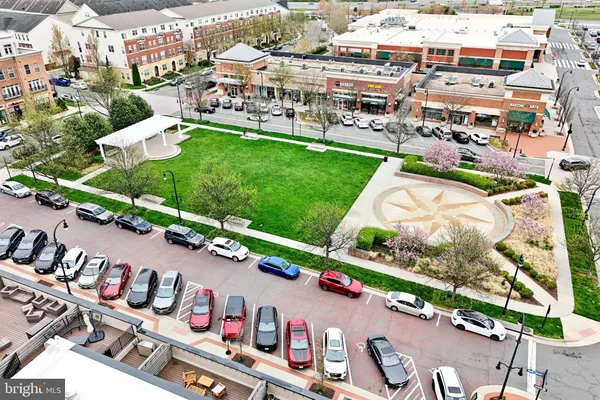 a picture of a wall with a white wall