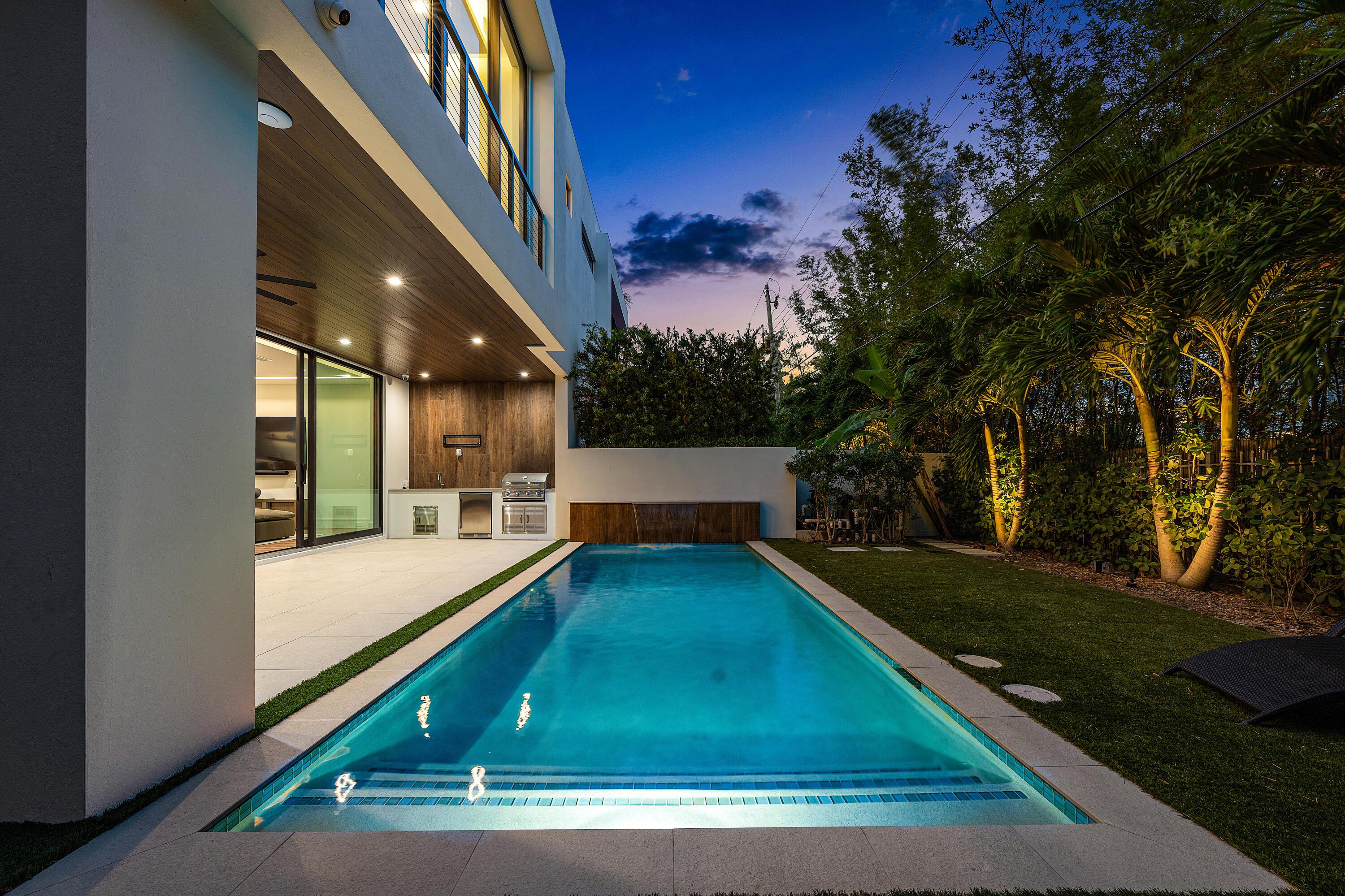 320 Northeast Wavecrest Way Boca Raton, FL 33432 - Photo 25 of 65 a view of swimming pool