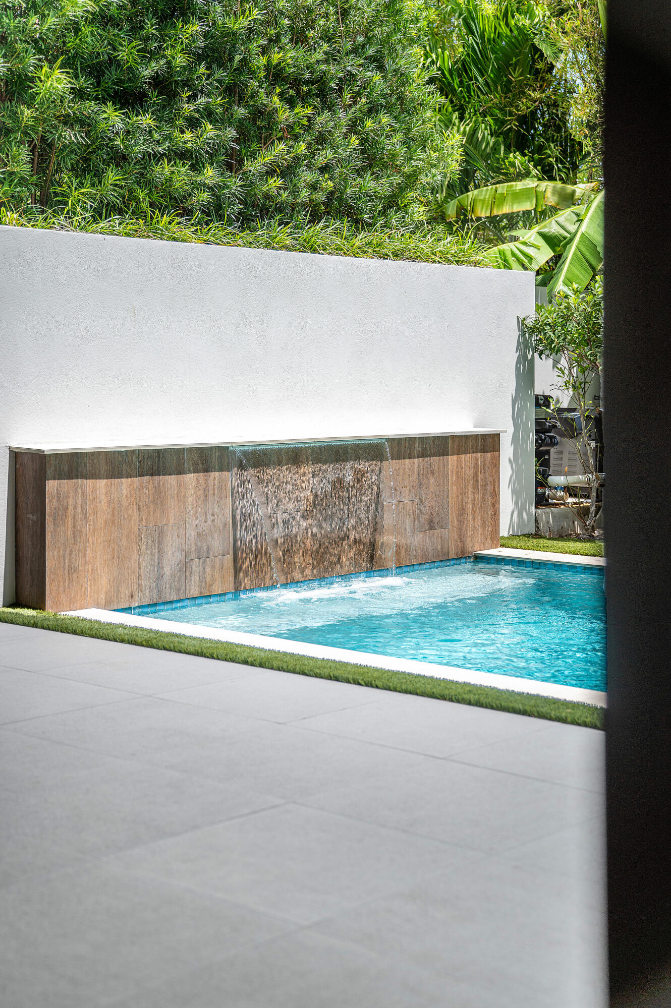 320 Northeast Wavecrest Way Boca Raton, FL 33432 - Photo 28 of 65 a view of outdoor space and yard