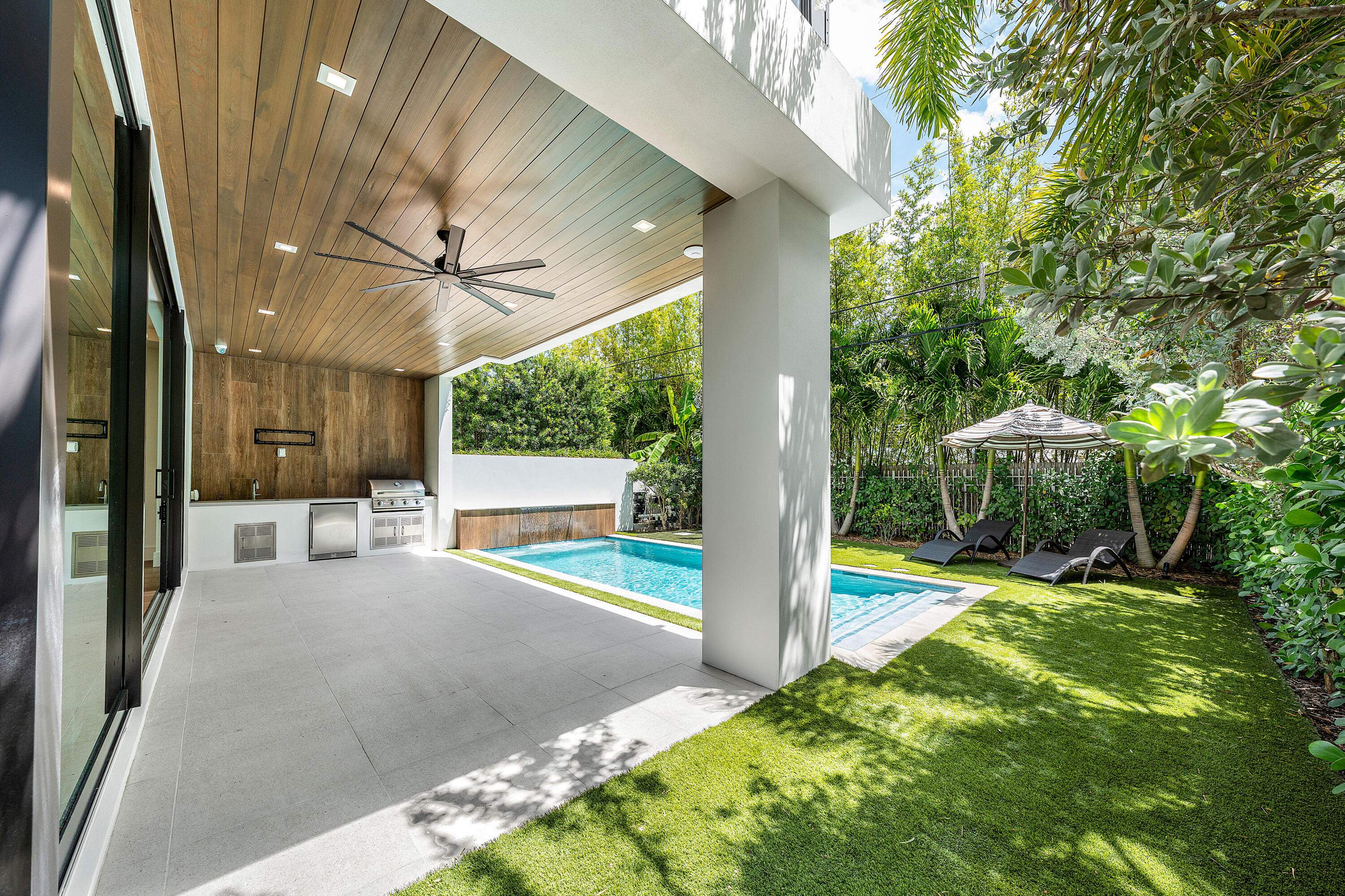 320 Northeast Wavecrest Way Boca Raton, FL 33432 - Photo 29 of 65 a view of a porch with chairs and backyard