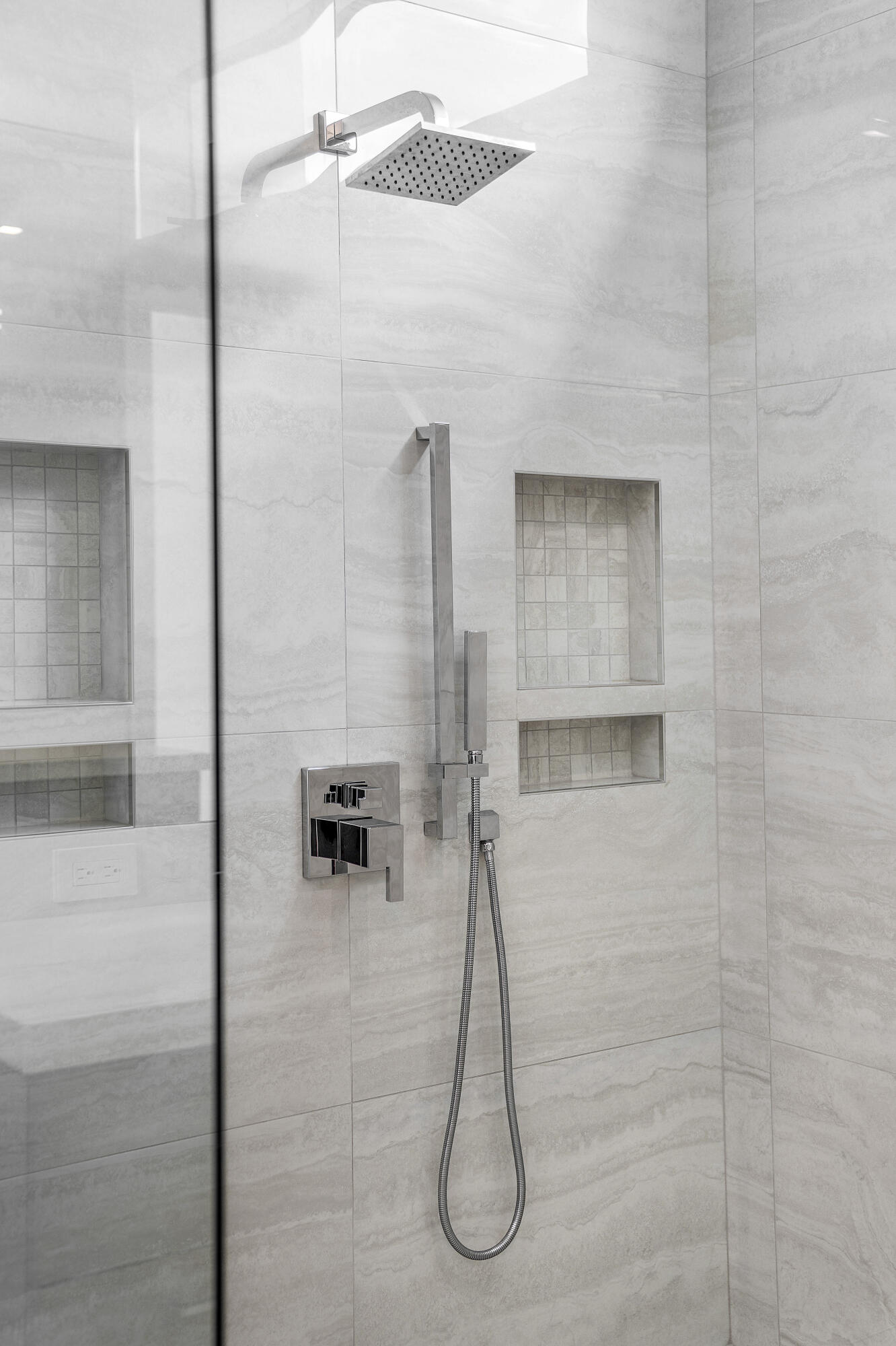 320 Northeast Wavecrest Way Boca Raton, FL 33432 - Photo 43 of 65 a bathroom with a shower