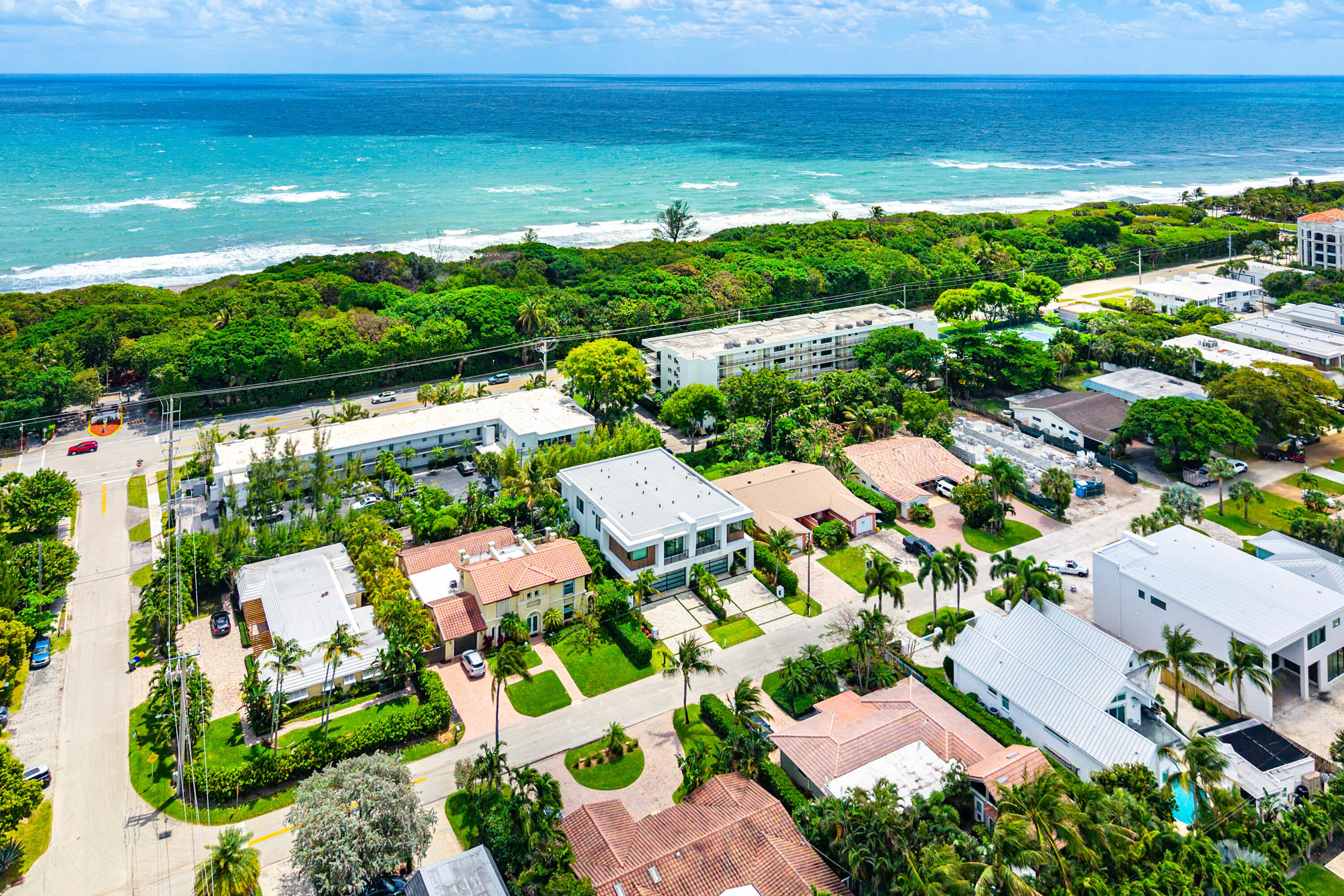 320 Northeast Wavecrest Way Boca Raton, FL 33432 - Photo 60 of 65 an aerial view of multiple house