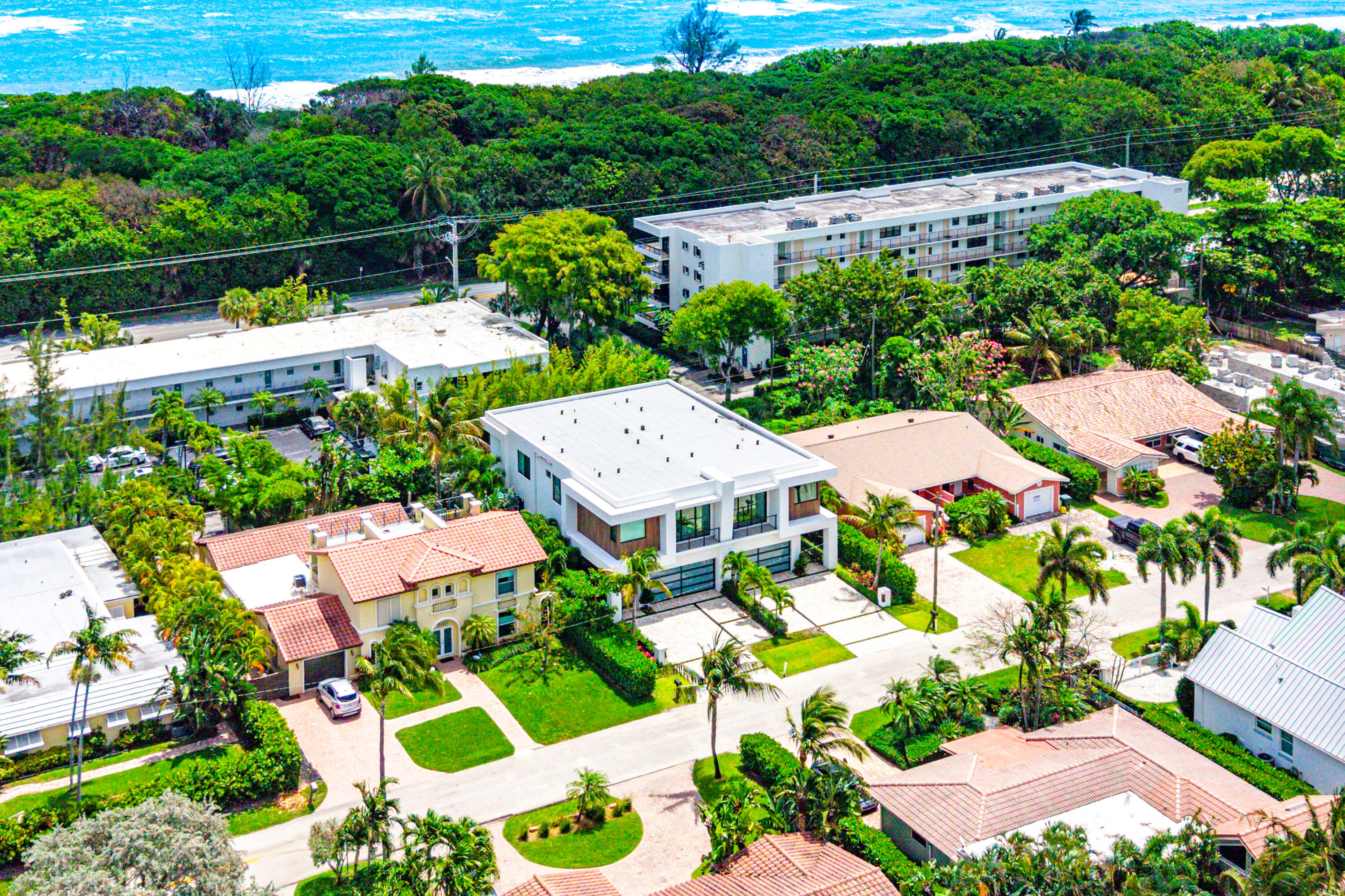 320 Northeast Wavecrest Way Boca Raton, FL 33432 - Photo 61 of 65 an aerial view of residential houses with outdoor space and street view