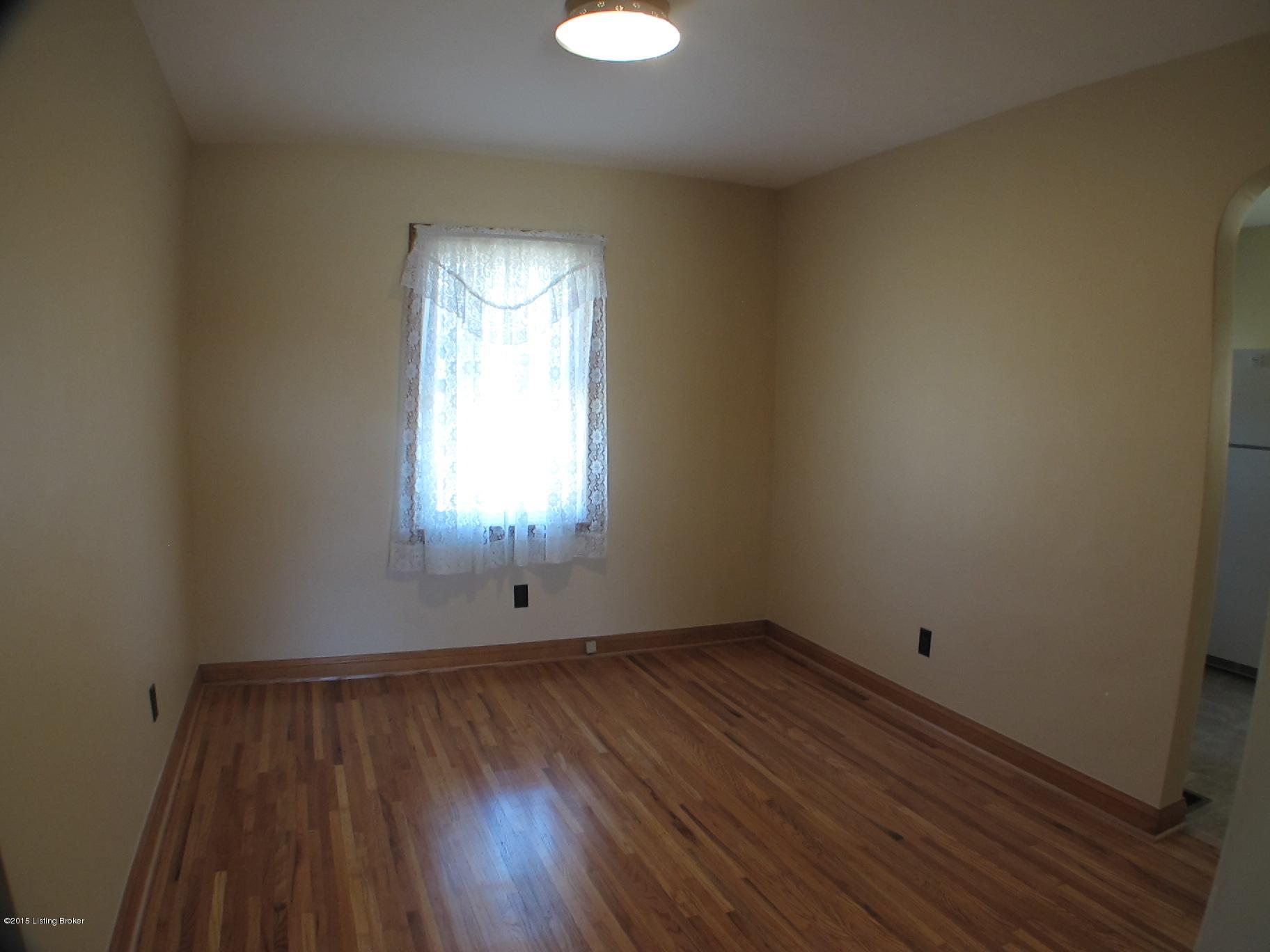 8351 Walker Road Louisville, KY 40258 - Photo 5 of 15 IMG_5946