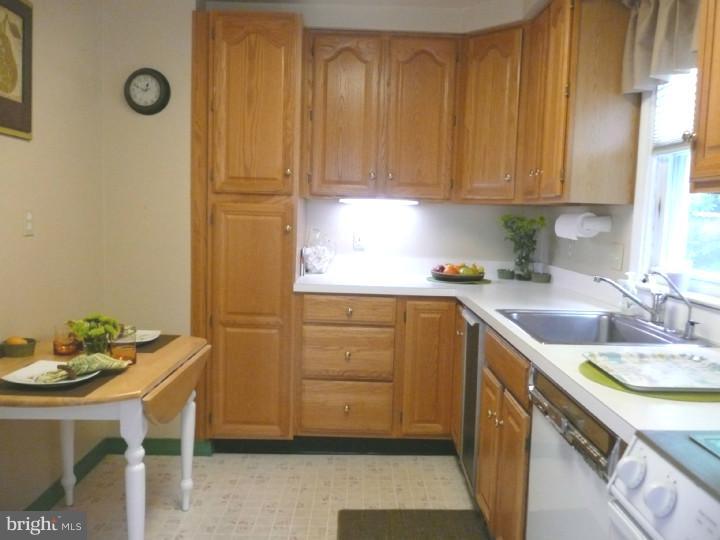 133 North Line Road Newtown Square, PA 19073 - Photo 2 of 24 Kitchen