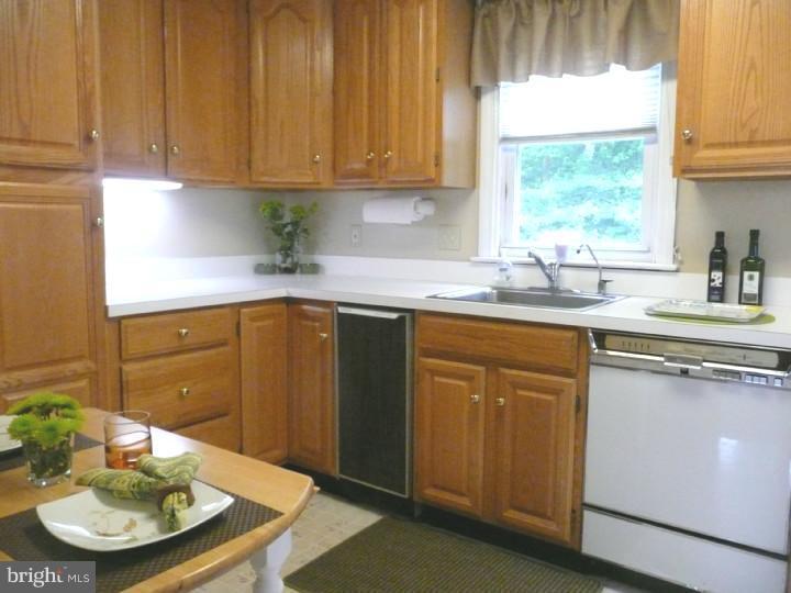 133 North Line Road Newtown Square, PA 19073 - Photo 9 of 24 Kitchen