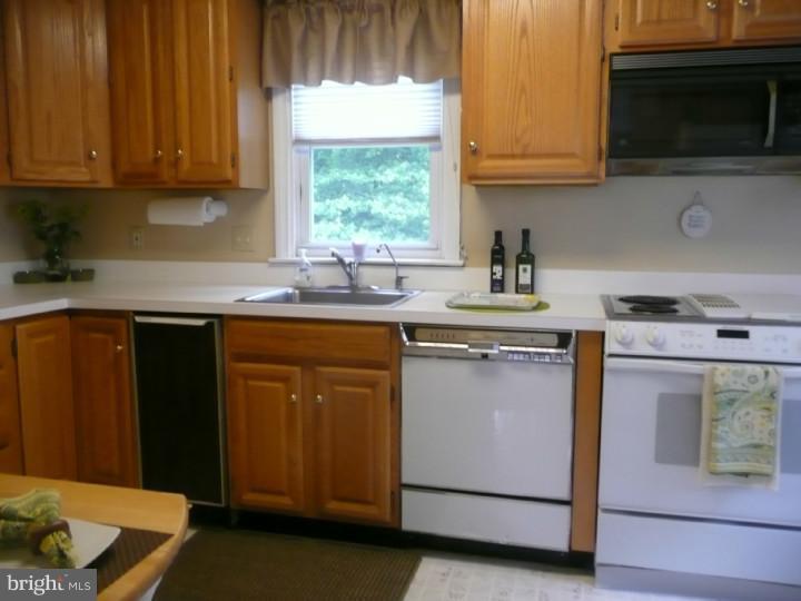 133 North Line Road Newtown Square, PA 19073 - Photo 10 of 24 Kitchen