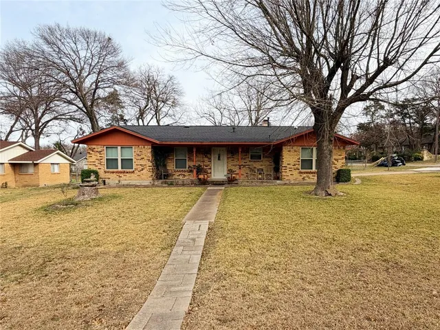 $2,100 | 1226 Linkwood Lane, Lancaster, TX 75146