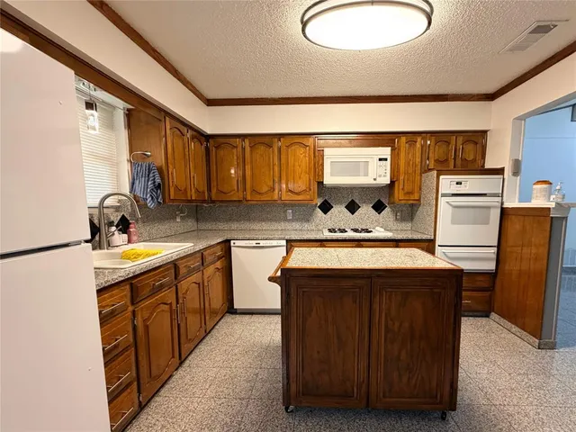 $2,100 | 1226 Linkwood Lane, Lancaster, TX 75146