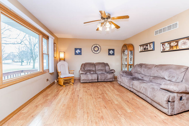 721 Schoolgate Road New Lenox, IL 60451 - Photo 3 of 36