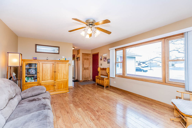 721 Schoolgate Road New Lenox, IL 60451 - Photo 5 of 36