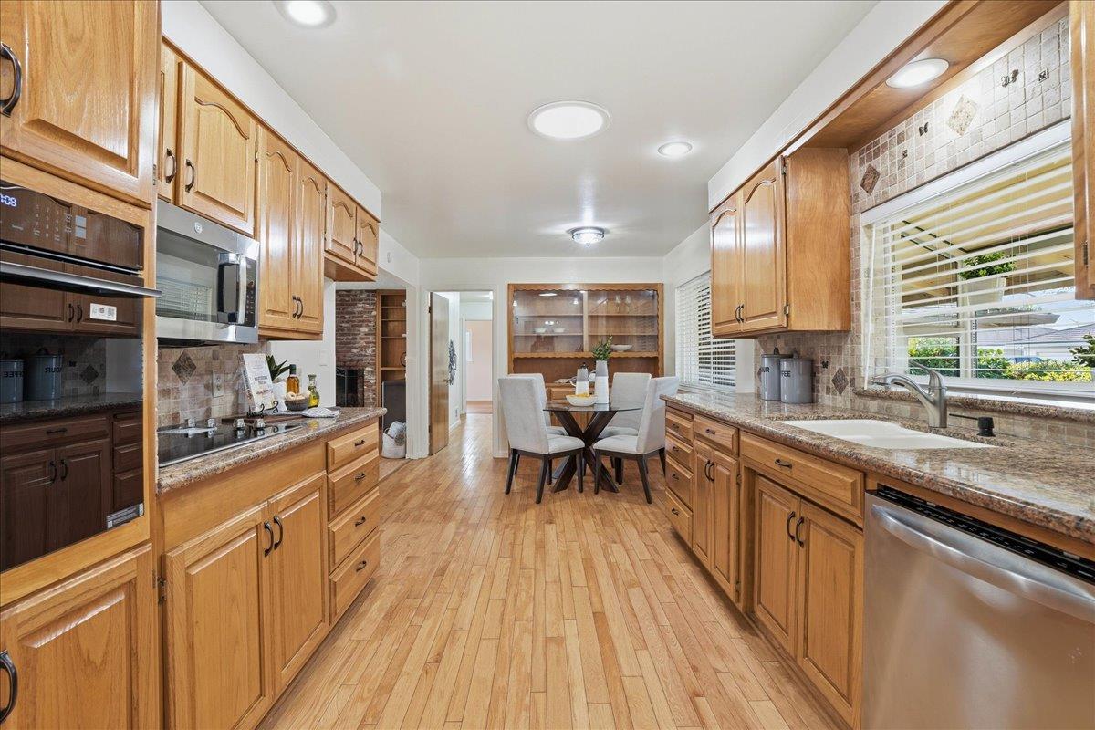 4812 Alexon Way Carmichael, CA 95608 - Photo 6 of 54