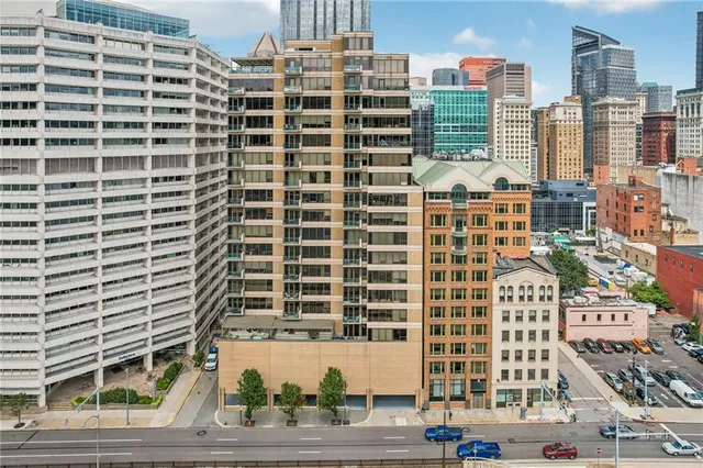 $2,700 | 151 Fort Pitt Boulevard, Unit 702, Pittsburgh, PA 15222