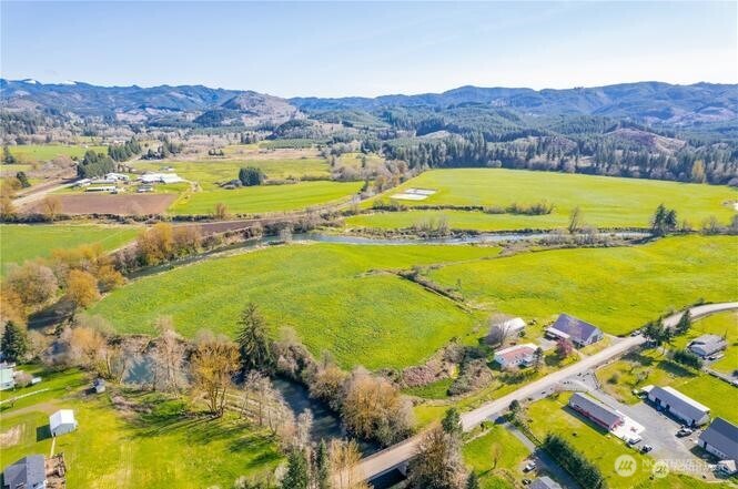 X3 Oxbow Road Raymond, WA 98577 - Photo 2 of 4 a view of an ocean and an ocean