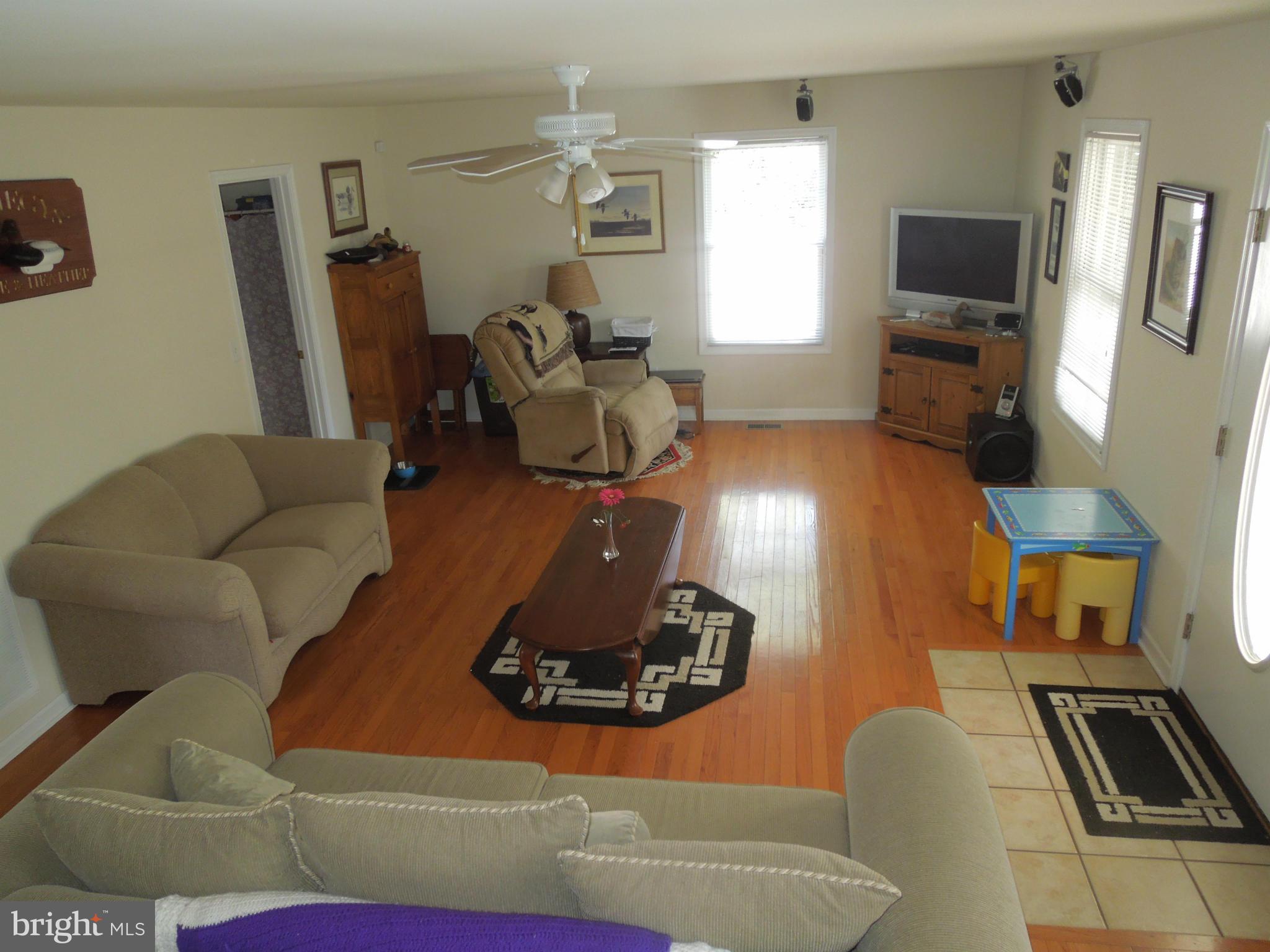 501 Maryland Avenue Ridgely, MD 21660 - Photo 3 of 21 Living Room