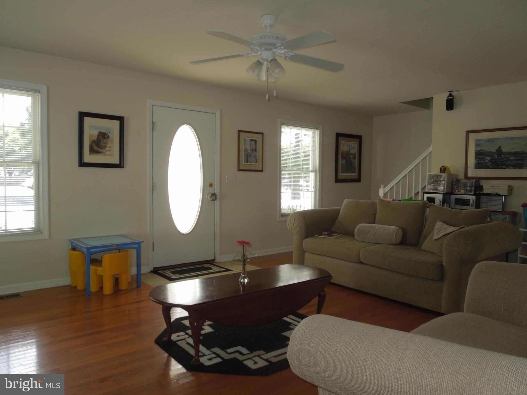 501 Maryland Avenue Ridgely, MD 21660 - Photo 4 of 21 Living Room