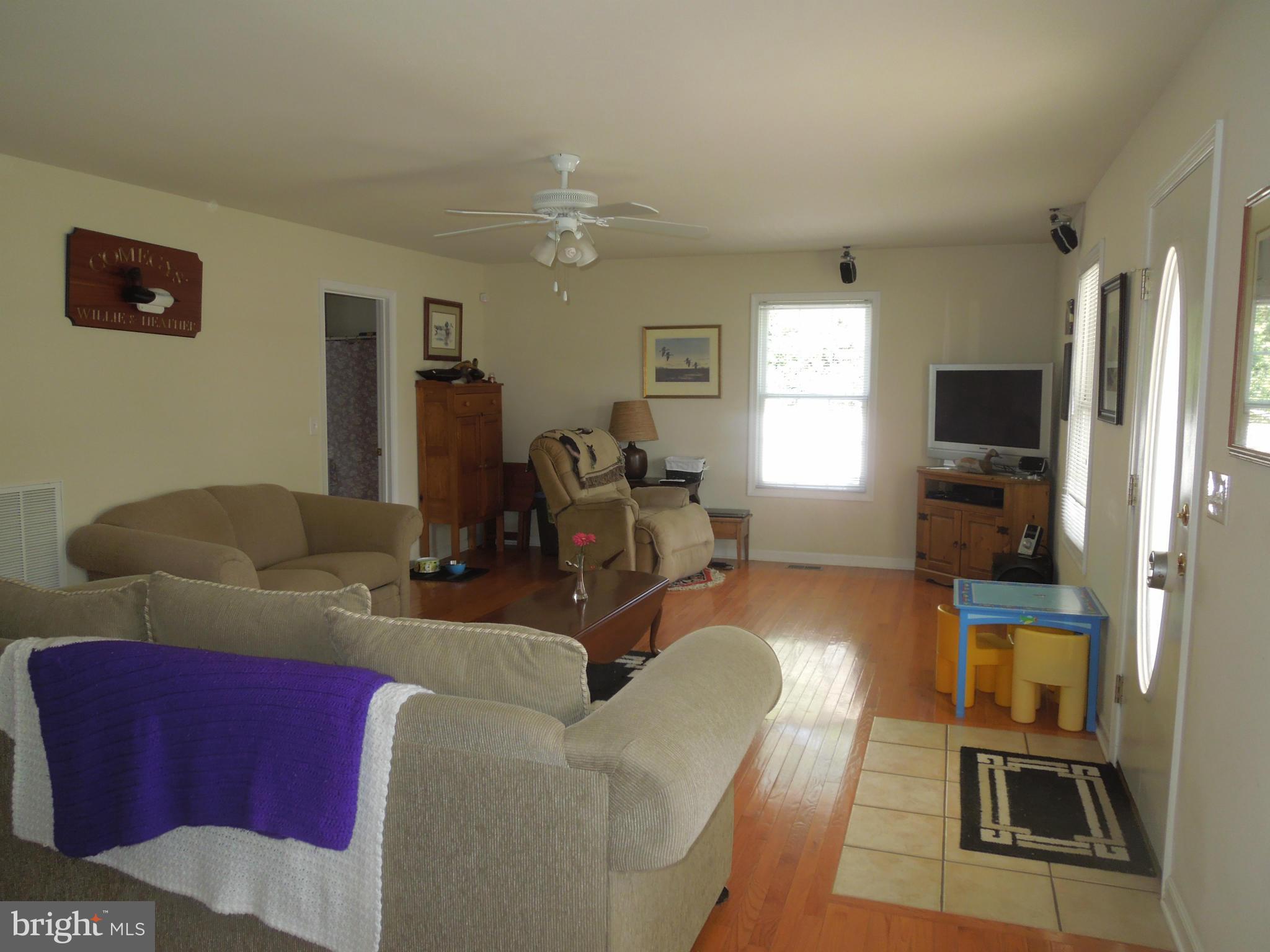 501 Maryland Avenue Ridgely, MD 21660 - Photo 5 of 21 Living Room