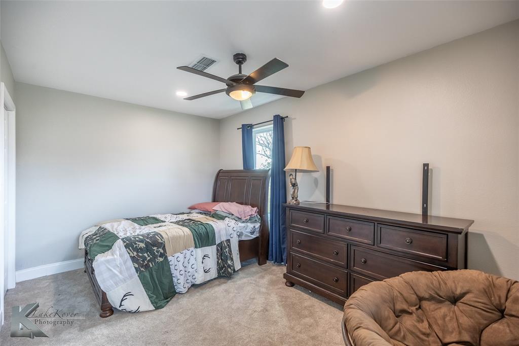 917 County Road 3798 Springtown, TX 76082 - Photo 23 of 40 a bedroom with bed and window