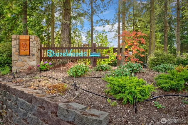 a view of empty room with wooden floor and ceiling fan