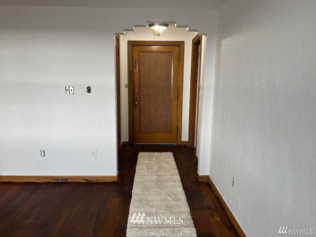 519 West Roy Street, Unit 408 Seattle, WA 98119 - Photo 14 of 25 wooden floor in a gallery
