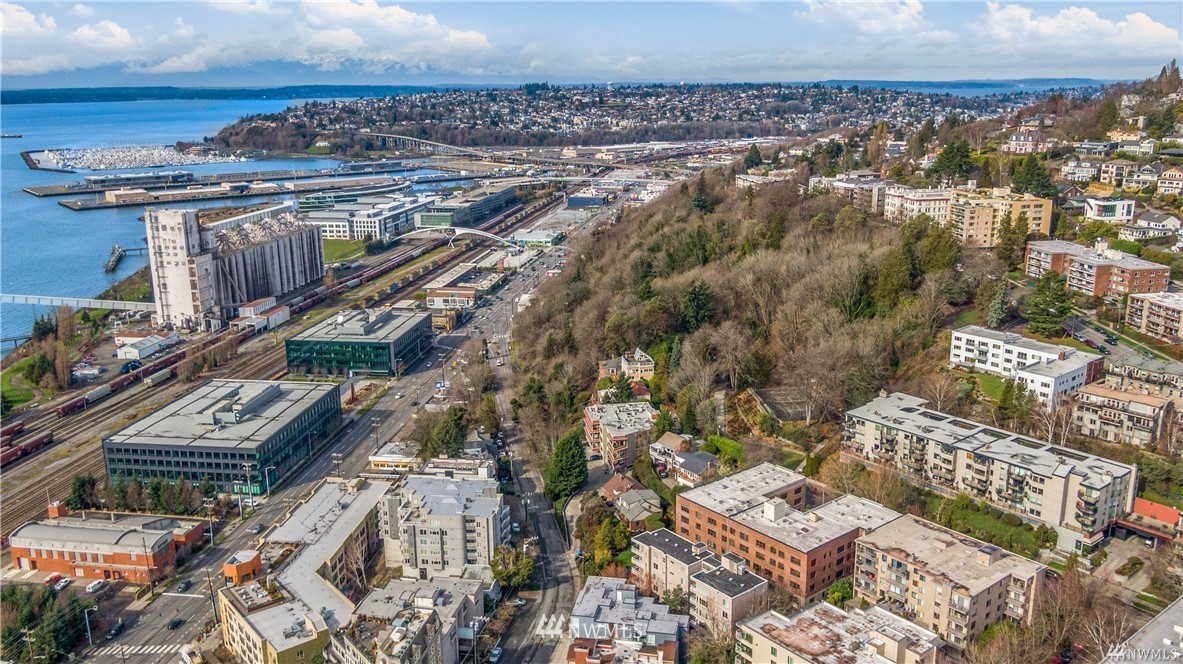 519 West Roy Street, Unit 408 Seattle, WA 98119 - Photo 20 of 25 view of a city