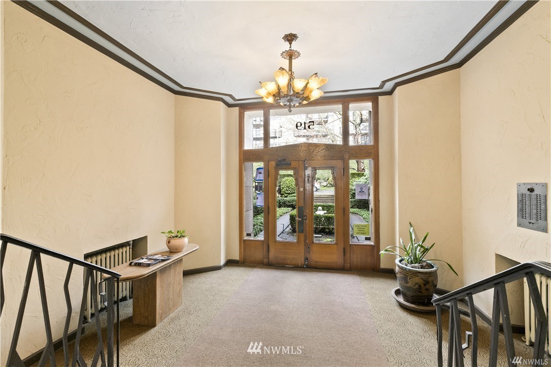 519 West Roy Street, Unit 408 Seattle, WA 98119 - Photo 2 of 25 a view of entryway