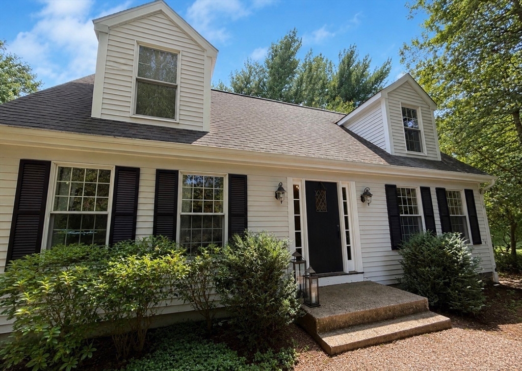 135 Lawndale Road Mansfield, MA 02048 - Photo 3 of 42 Gallery Image 3