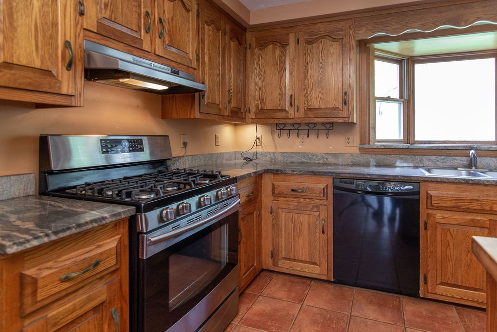 1327 Cherry Valley Road Gilford, NH 03249 - Photo 16 of 38 Gallery Image 16