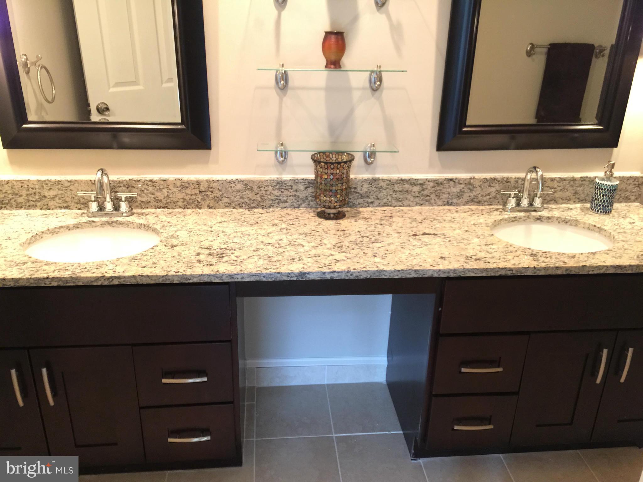 18932 Lindenhouse Road Gaithersburg, MD 20879 - Photo 19 of 30 Bath (Master)