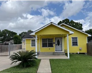 $1,800 | 310 West Houston Avenue, Pasadena, TX 77502