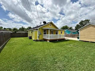 $1,800 | 310 West Houston Avenue, Pasadena, TX 77502