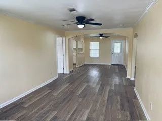 $1,800 | 310 West Houston Avenue, Pasadena, TX 77502