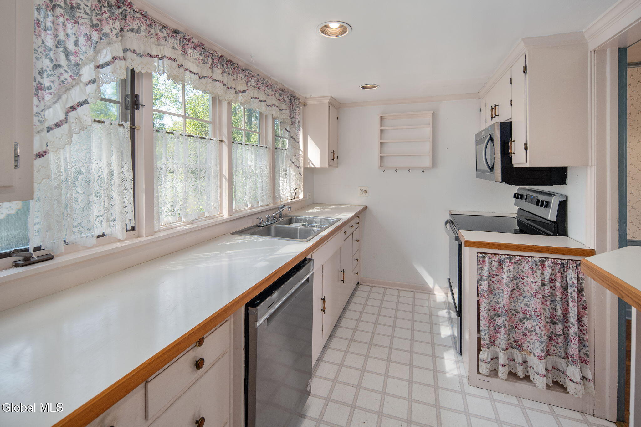 1918 Mayfair Road Niskayuna, NY 12309 - Photo 12 of 44 17-1918MayfairRd_15