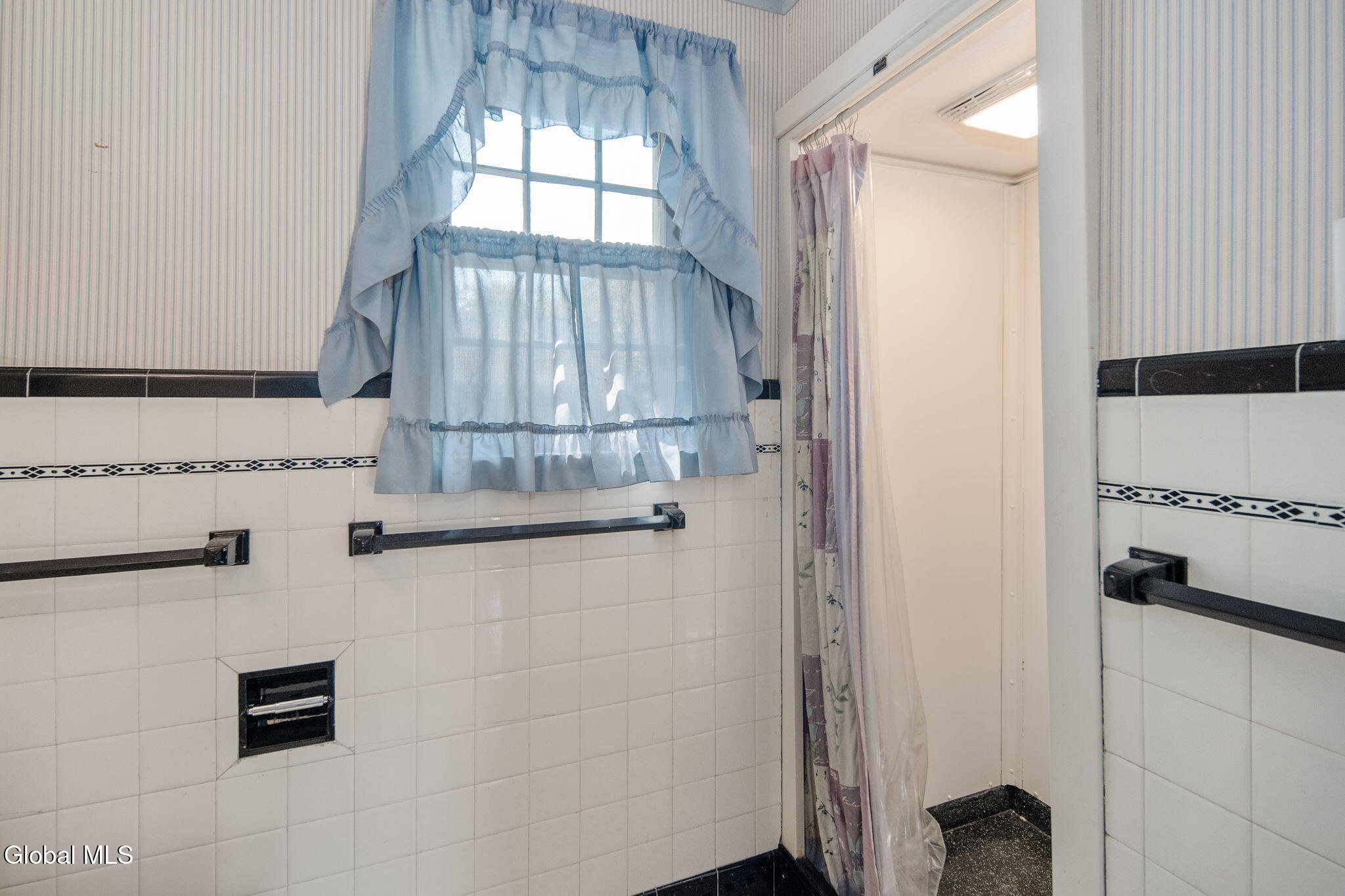 1918 Mayfair Road Niskayuna, NY 12309 - Photo 18 of 44 22-1918MayfairRd_19