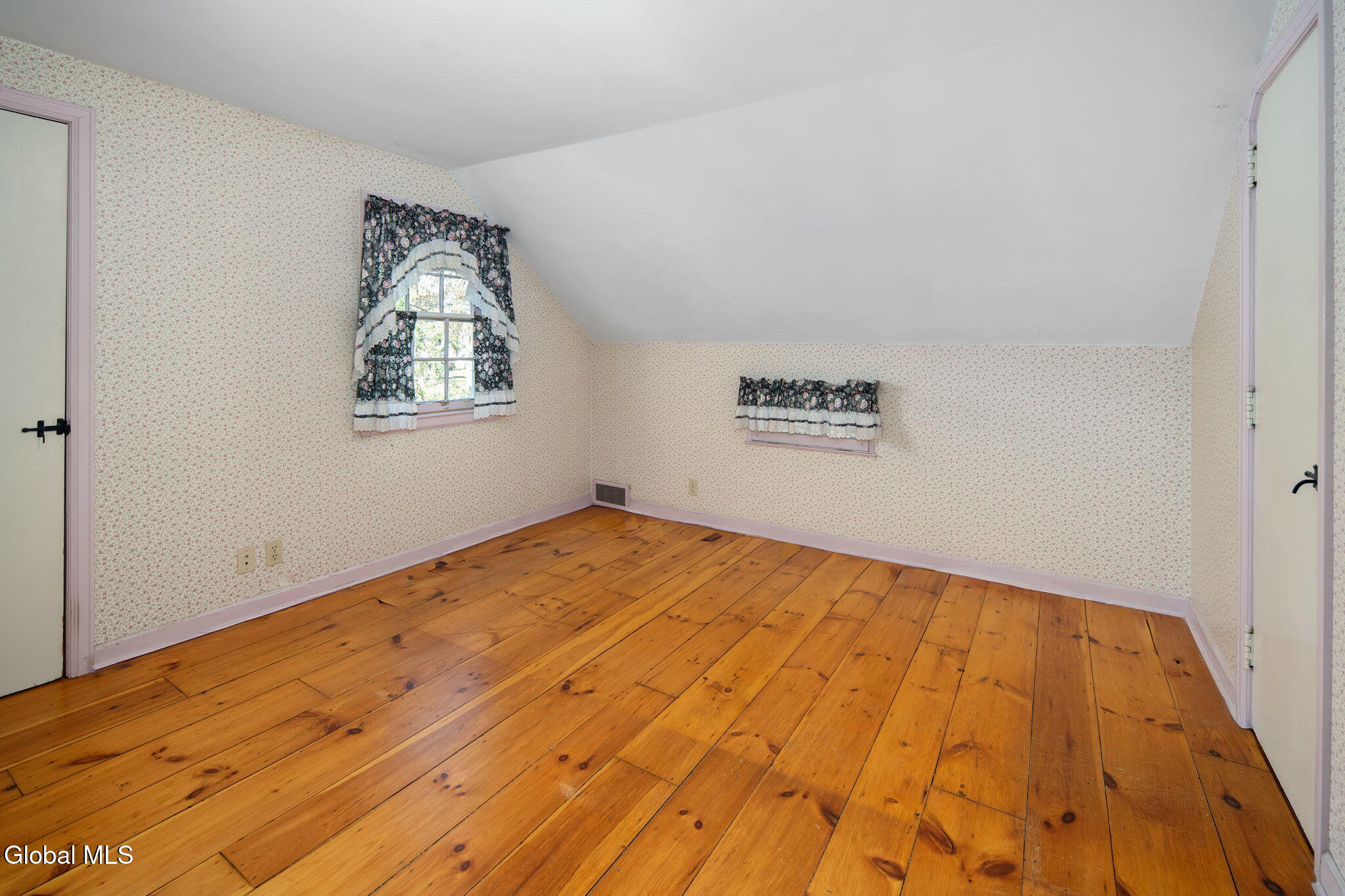 1918 Mayfair Road Niskayuna, NY 12309 - Photo 21 of 44 26-1918MayfairRd_23