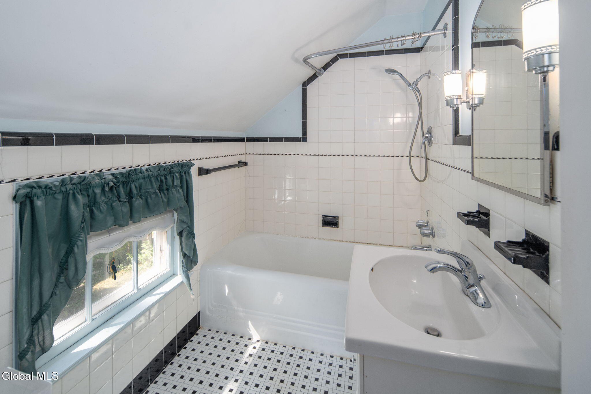 1918 Mayfair Road Niskayuna, NY 12309 - Photo 22 of 44 24-1918MayfairRd_21