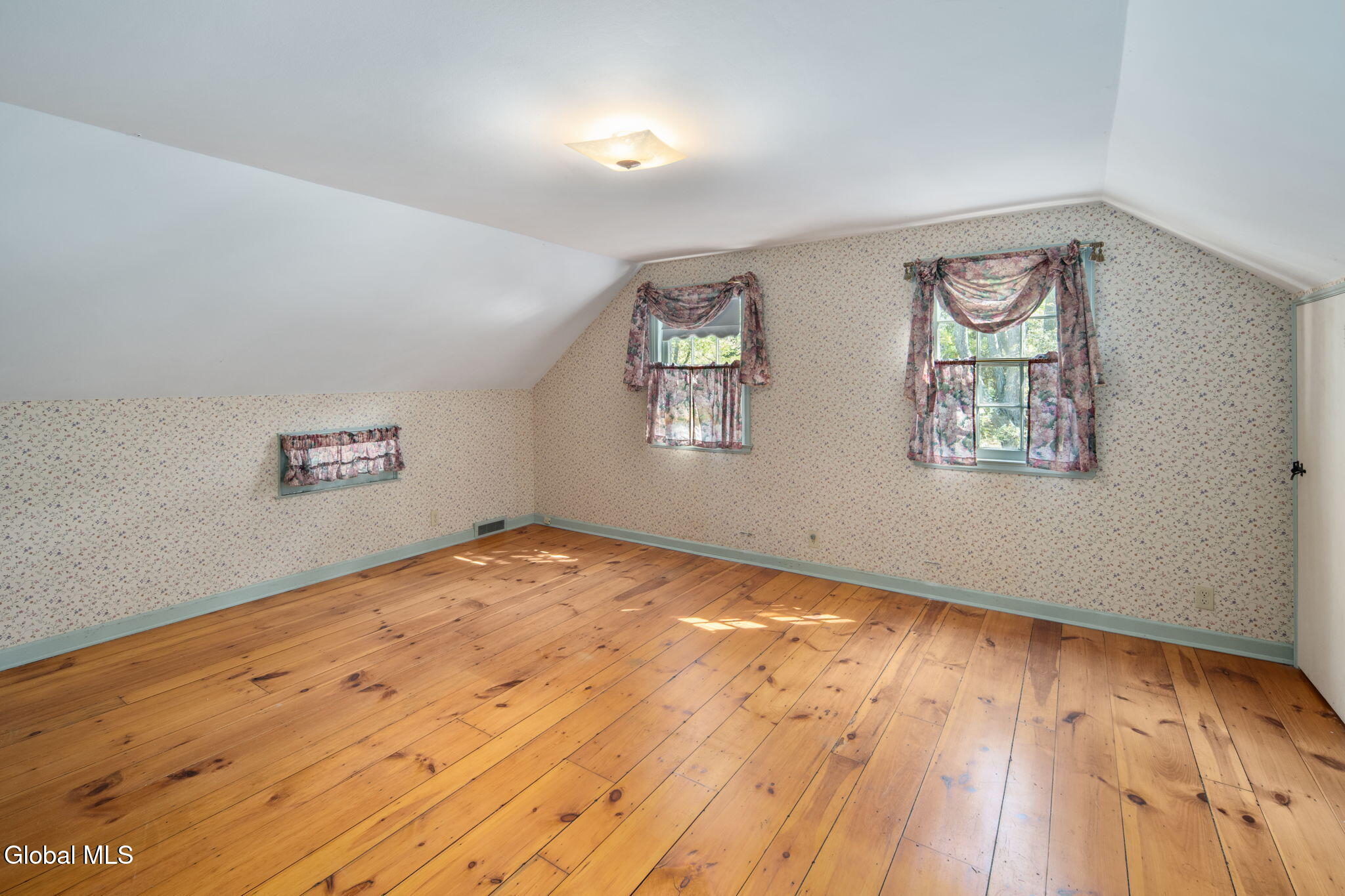 1918 Mayfair Road Niskayuna, NY 12309 - Photo 25 of 44 30-1918MayfairRd_26