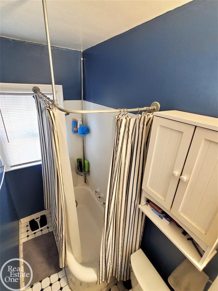 15713 Charles R Avenue Eastpointe, MI 48021 - Photo 31 of 65 50057999-31.JPG